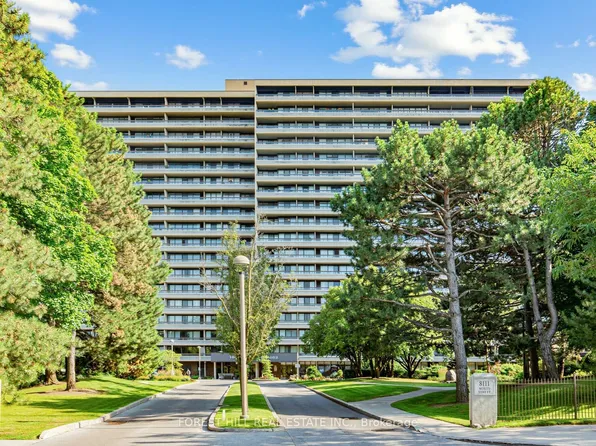 8111 Yonge St #1209, Markham, ON L3T 4V9