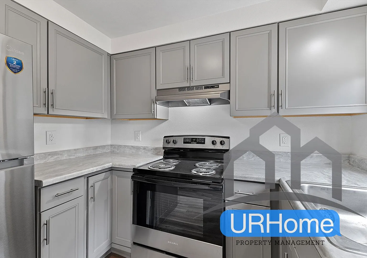 Spacious 2BR Home in SE Portland Pet-Friendly & Move-In Ready! — Photo 1