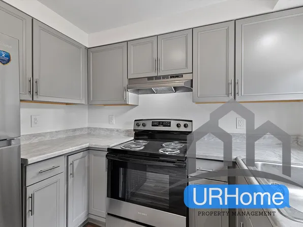 Spacious 2BR Home in SE Portland Pet-Friendly & Move-In Ready!, 400 SE 169th Ave, Portland, OR 97233