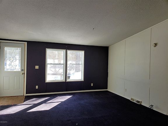 3rd image of 412 W Lincoln Blvd