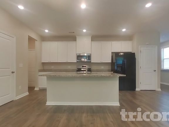 4th image of 305 Knowles Pl