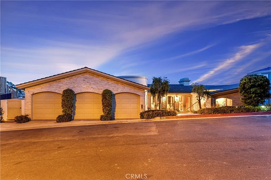 4 bed, 4.5 bath, 3779 sqft, $24,000 — Photo 1