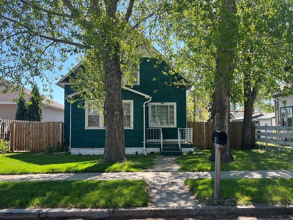 1st image of 414 2nd Ave W