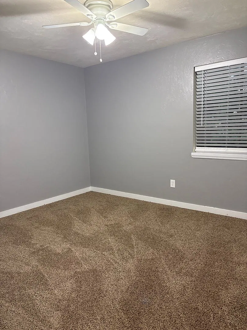 Downstairs 2bed/1ba off Park Ave — Photo 3