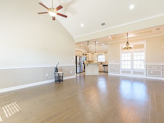 3rd image of 4067 McKenzie Ln