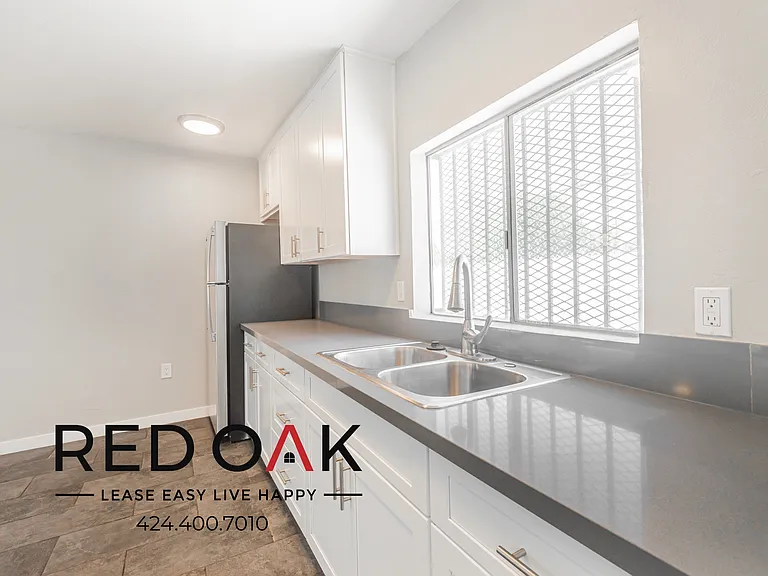 1182 E 52nd St #1184-1/2 — Photo 13