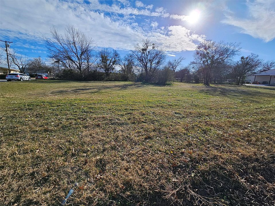 1st image of 607 W Live Oak St