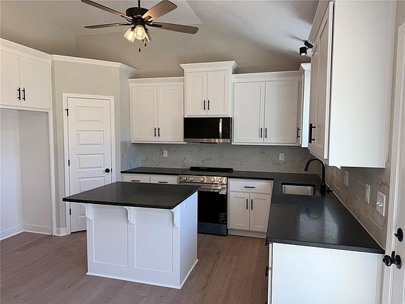 4th image of 21608 S Clairmont St