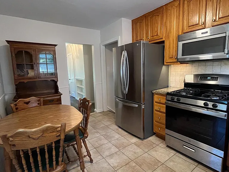 1213 Farmington Ln — Photo 15