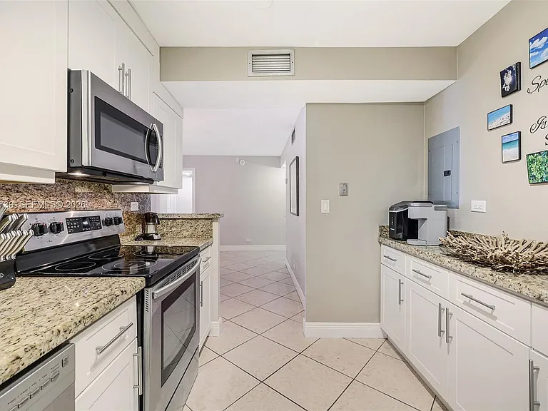 6039 Collins Ave #936 — Photo 12