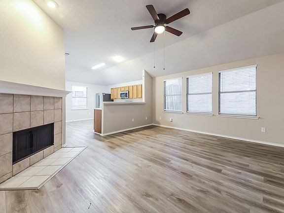 4th image of 2413 Finch Dr
