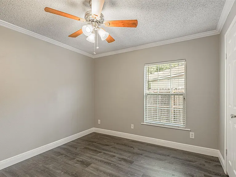 164 Varsity Dr — Photo 20