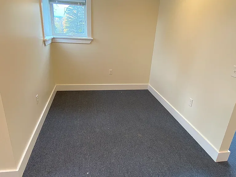 91 E Spring St — Photo 3