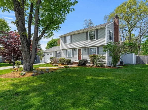 43 Meadow Ln, North Andover, MA 01845