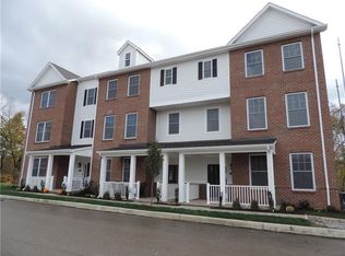 17 Greenwood St, Oakmont, PA 15139