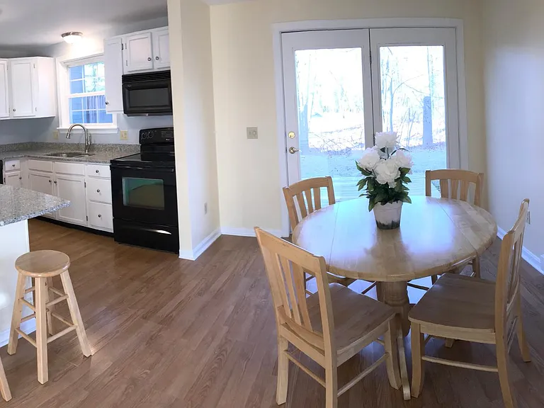 77 Baldwin Dr — Photo 5