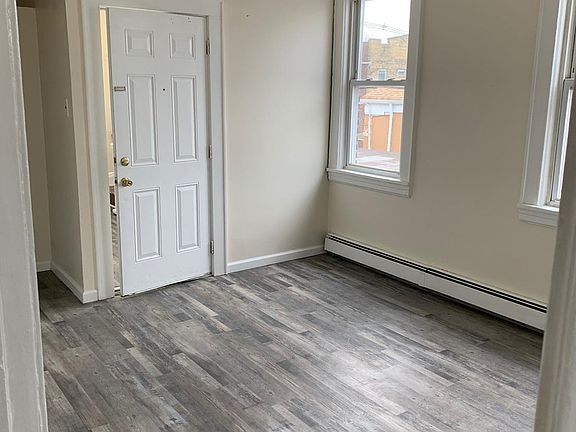 4th image of 71 Gaston Ave #4