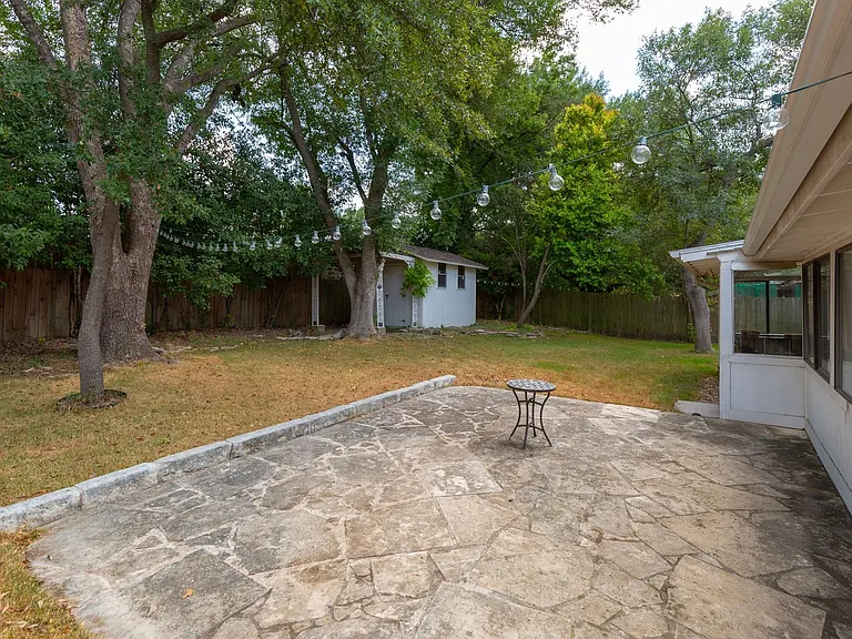 8801 Dawnridge Cir — Photo 19
