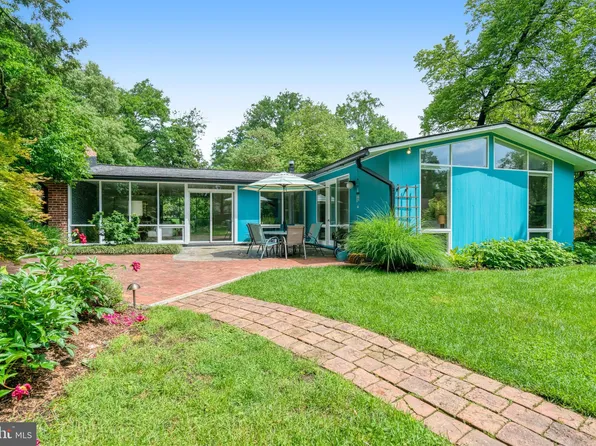 1937 Marthas Rd, Alexandria, VA 22307