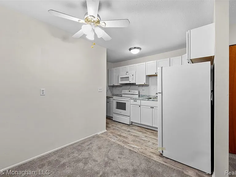 525 E Woodland St — Photo 3