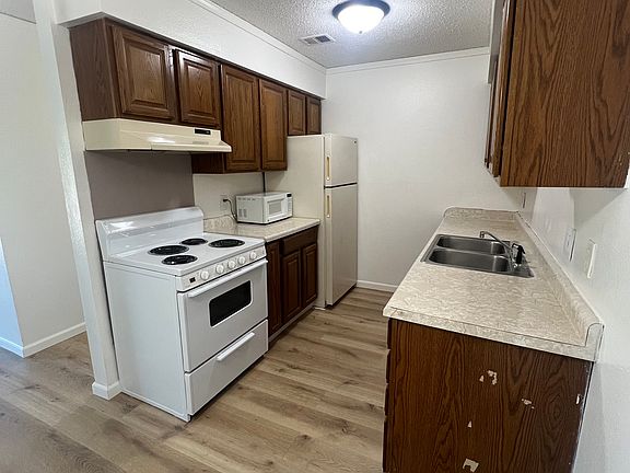 2nd image of 3 27th St Unit 204