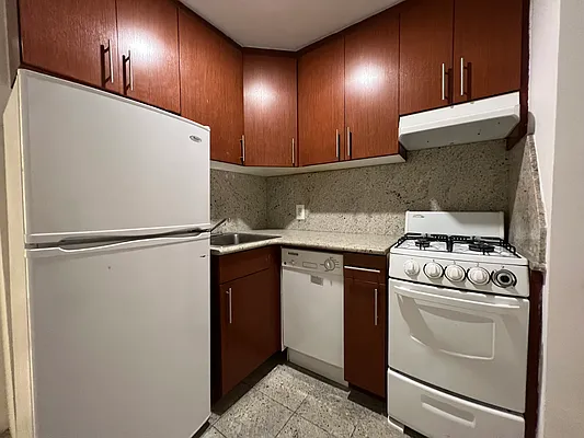 Rented by AZ REALTY NYC LLC | media 9