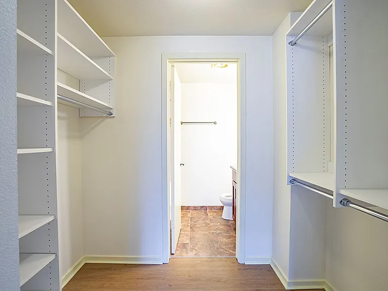 6th Ave Apartments — Photo 39