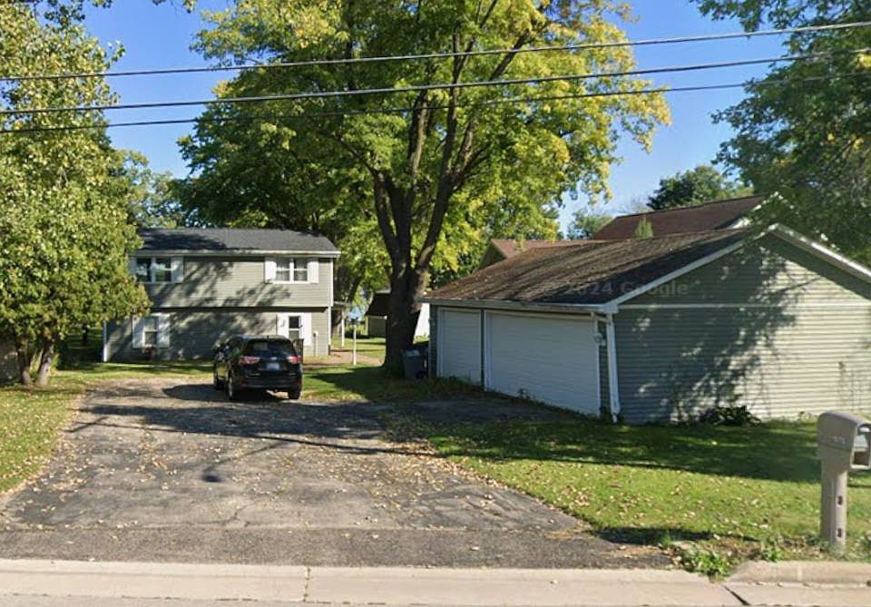 1st image of 1575 Butte Des Morts Beach Rd