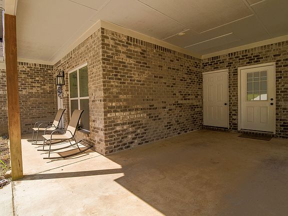 3rd image of 141 Simmons Dr