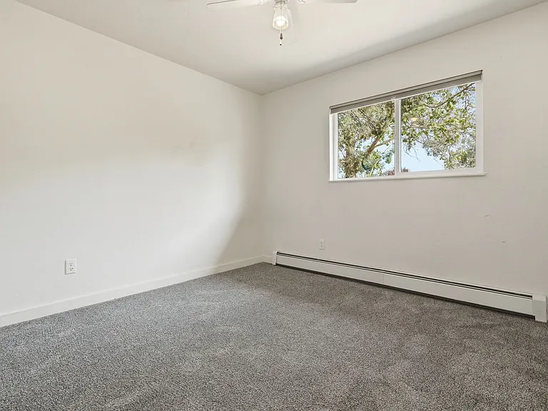 2045 Gunnison Ave — Photo 23