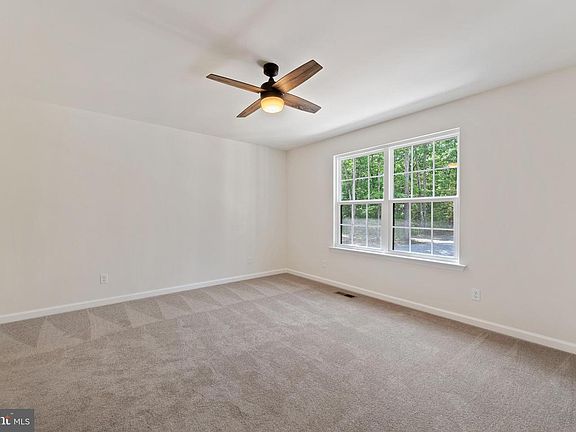 4th image of 8 Shady Oaks Ln