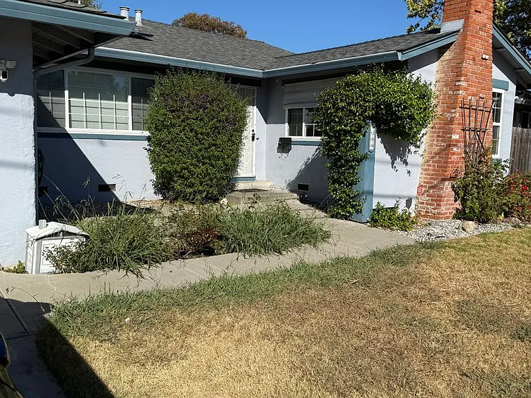 7389 Newcastle Ln — Photo 2