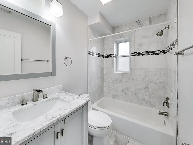 5031 H St SE #4 — Photo 3