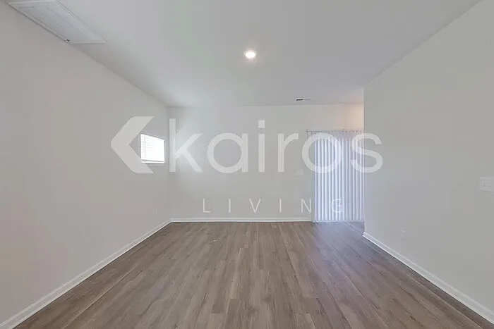 2541 Banyan Cir — Photo 6