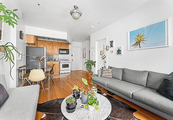 4th image of 35 Essex St APT 6D