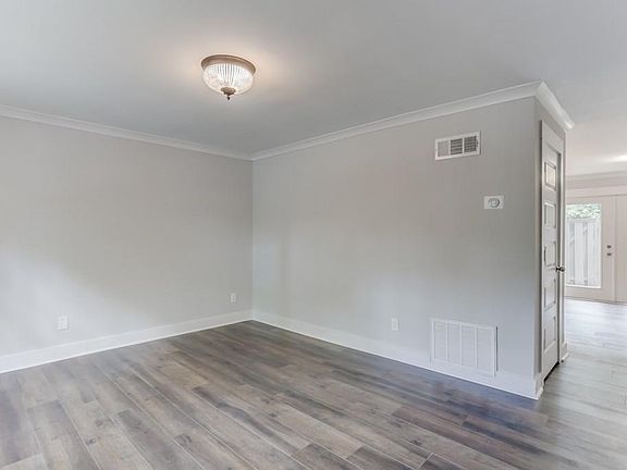 5th image of 235 Triumph Dr NW