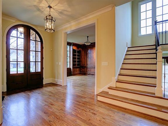 3rd image of 621 Westbury Park Dr