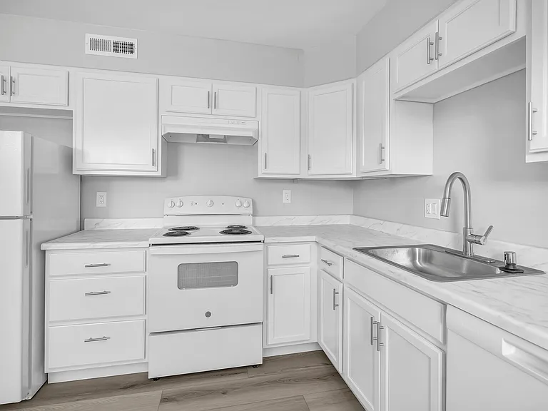 El Camino Duplexes — Photo 5