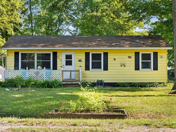 5853 Old Maple Trl, Grawn, MI 49637