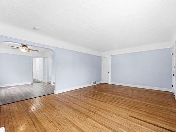 3rd image of 876 Eloise Dr #A