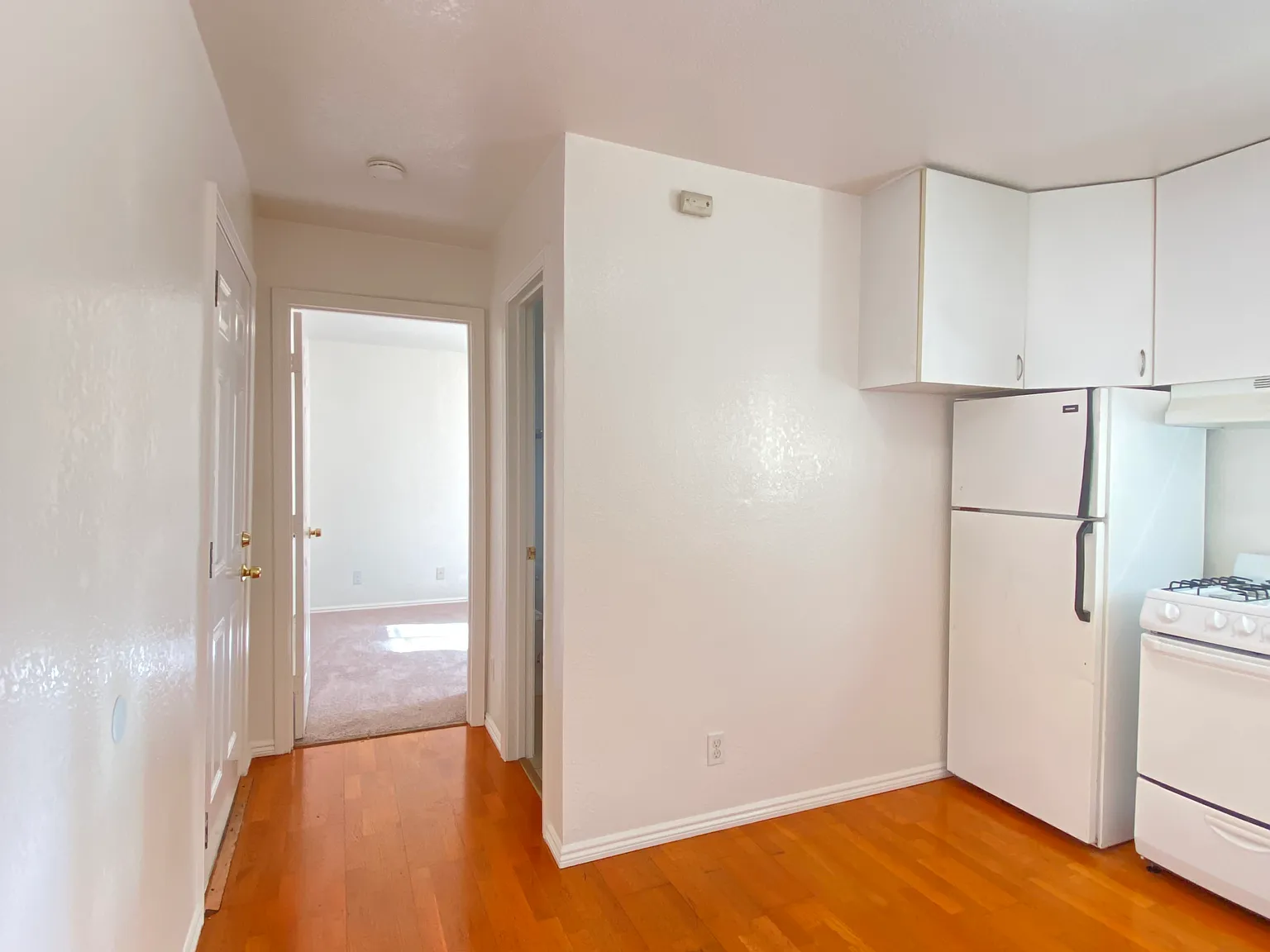 1 bed, 400 sqft, $2,100 — Photo 4