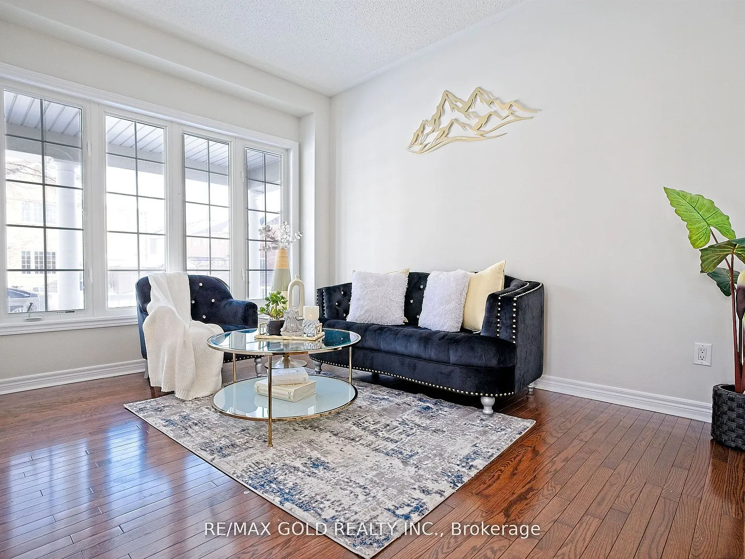 6 bed, $4,299 — Photo 3