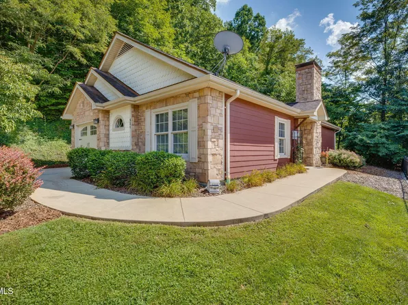 521 Hickory Tree Private Dr, Kingsport, TN 37663