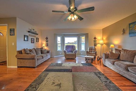 5th image of 178 Village Ln