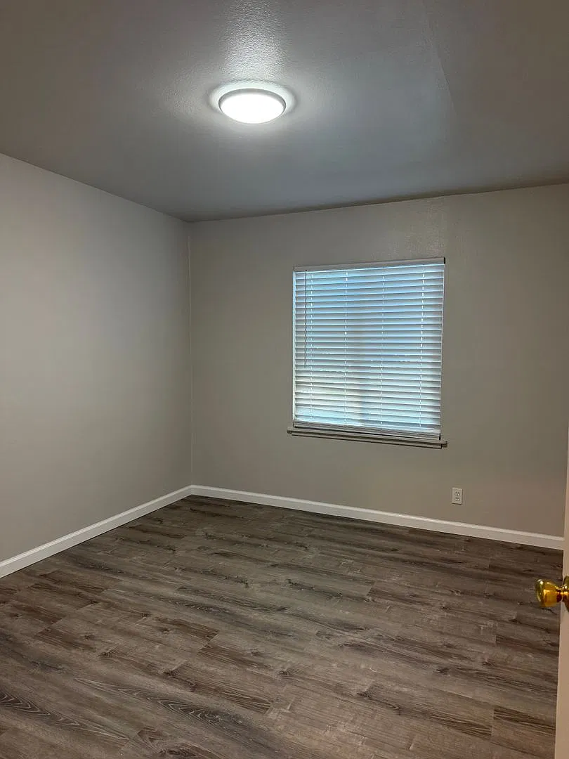 524 Carpenter St — Photo 2