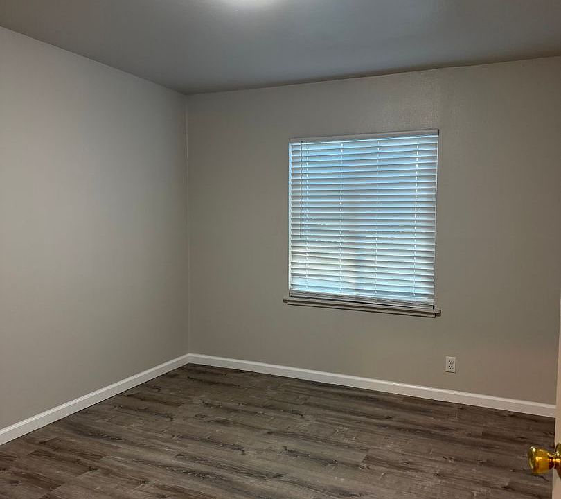 2nd image of 524 Carpenter St #526