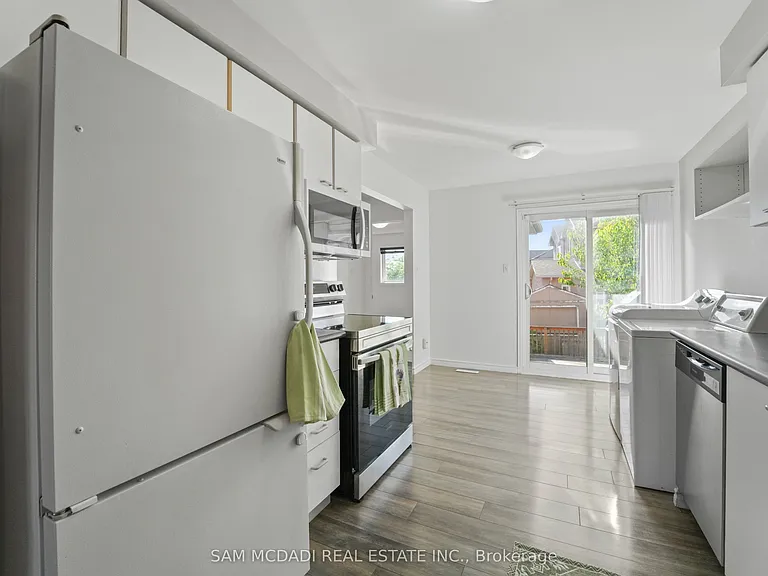 87 Rundle Cres — Photo 8