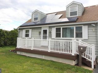 9 Meade Dr, Hamilton, NJ 08619