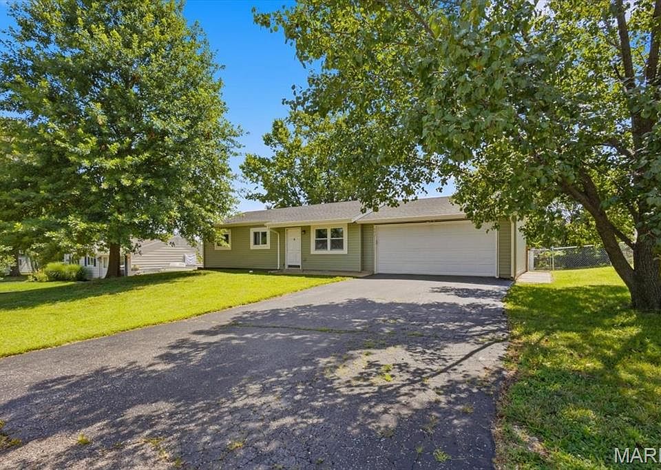 1st image of 502 Hill Dr