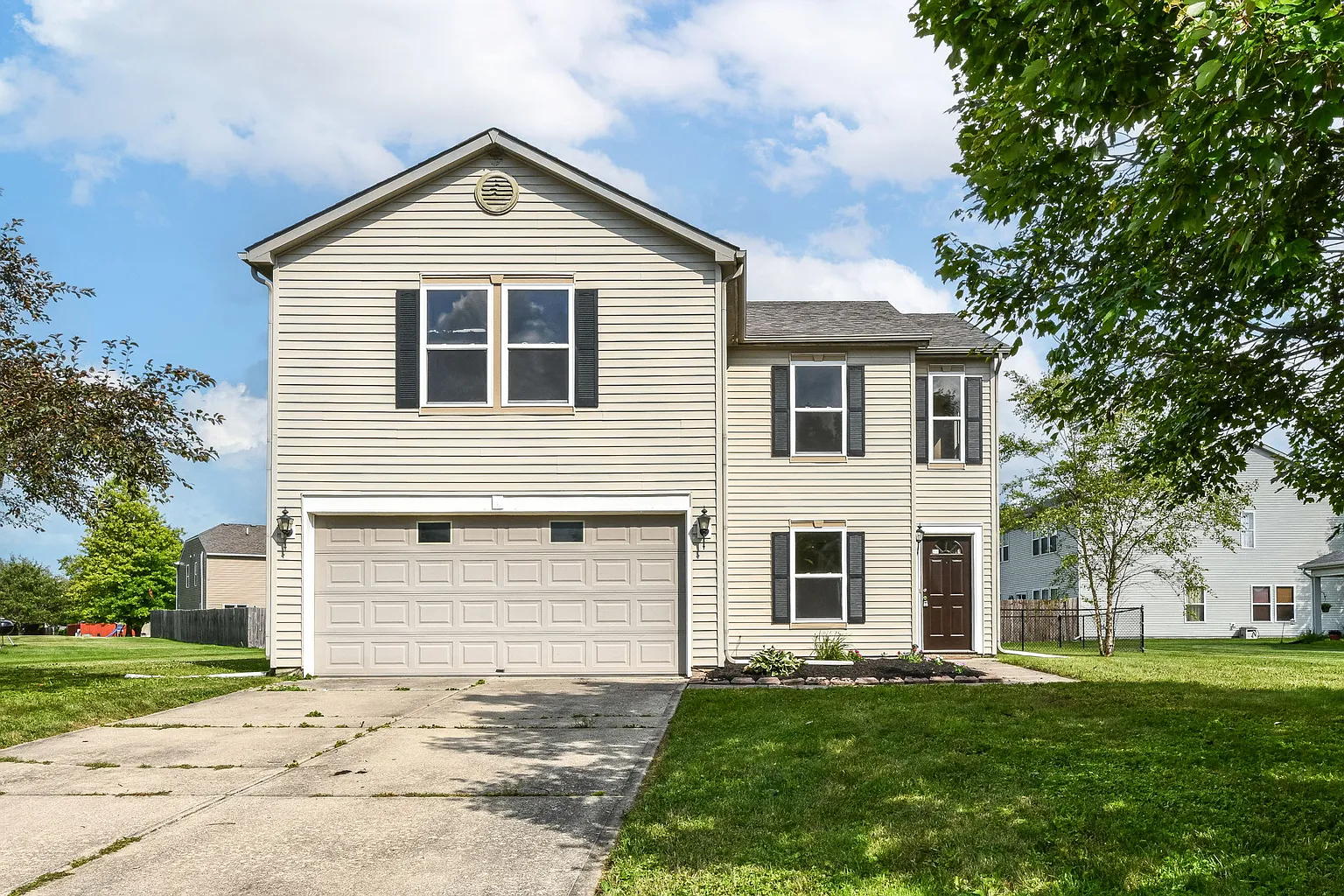 1155 Redwood Dr photo 1